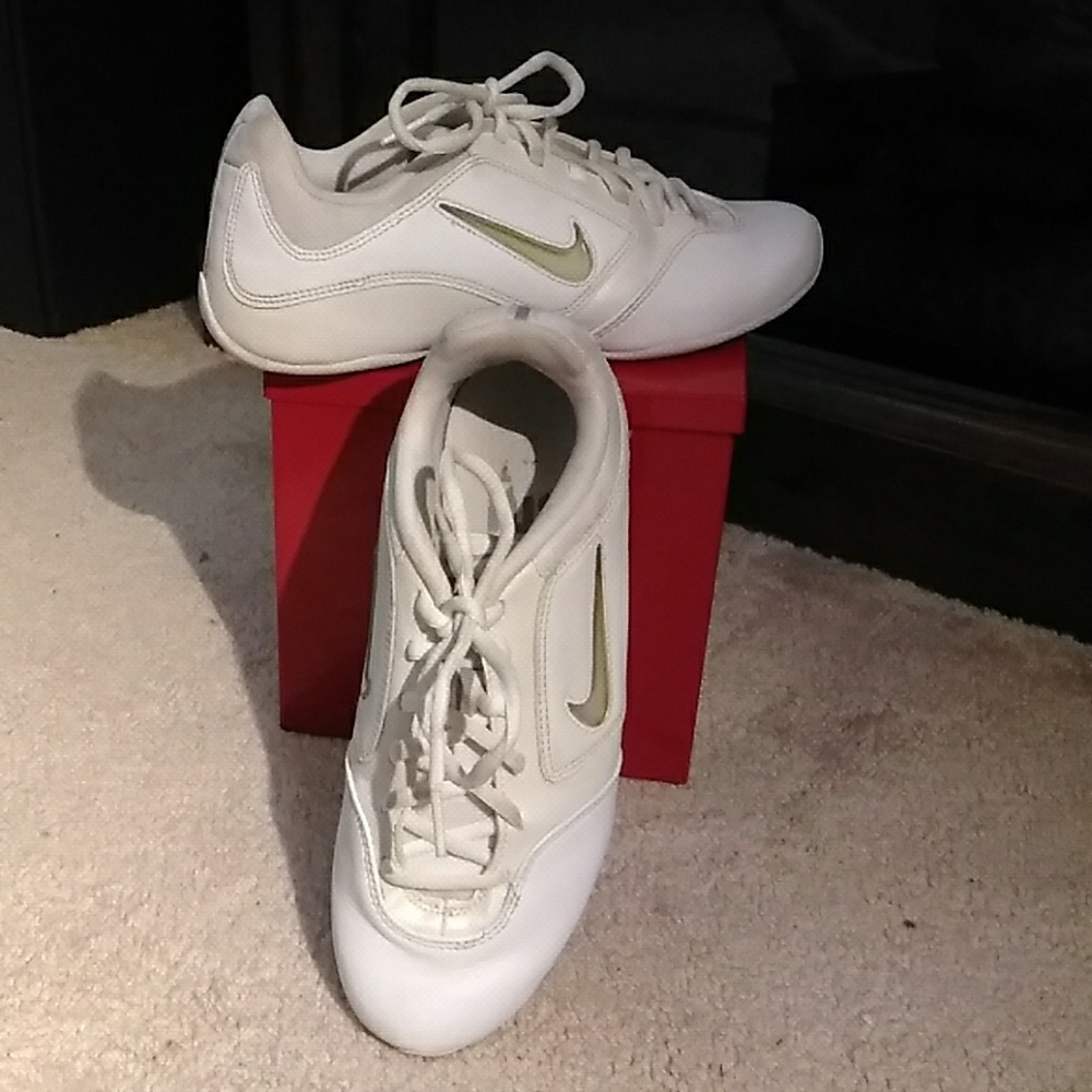 Nike Women's Sideline II Cheer / Dance Shoes Sz 7